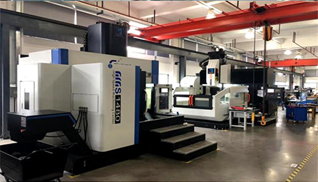 立式龍門加工中心(4 臺(tái)）